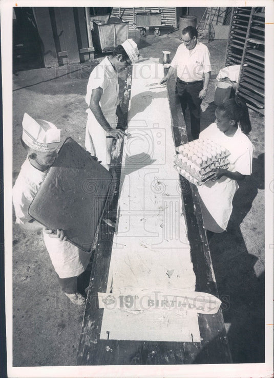 1971 St. Petersburg Florida Central Plaza Shopping Center Cake Walk Press Photo - Historic Images
