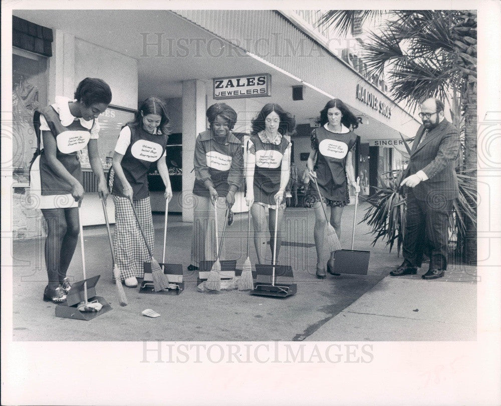 1973 St. Petersburg FL Central Plaza Shopping Center Plaza Pretties Press Photo - Historic Images