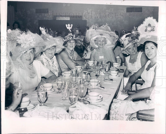 1965 FL Gulf Beaches Women's Chamber of Commerce Madhatter's Lunch Press Photo - Historic Images