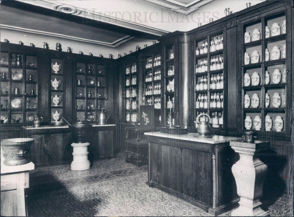 1965 Beaume France Drugstore 18th Century Style Press Photo - Historic Images