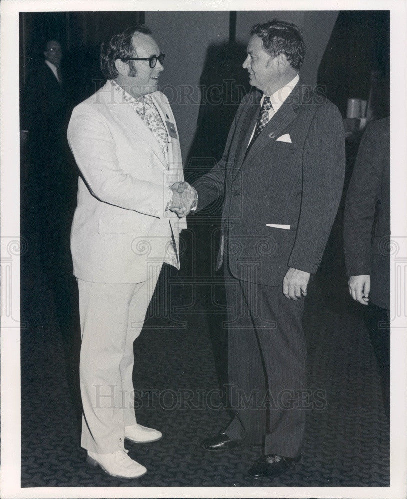 1976 St. Petersburg FL Hilton Inn Mgr McKenna &amp; Pres Barron Hilton Press Photo - Historic Images