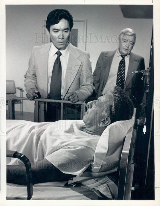 1978 Hollywood Actors Robert Ito, Garry Walberg, & Jack Klugman Press Photo - Historic Images