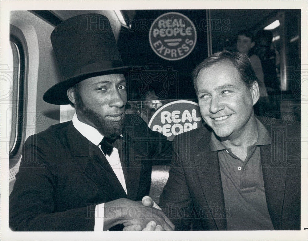 1982 Hollywood Actors Byron Allen &amp; Bill Rafferty Press Photo - Historic Images