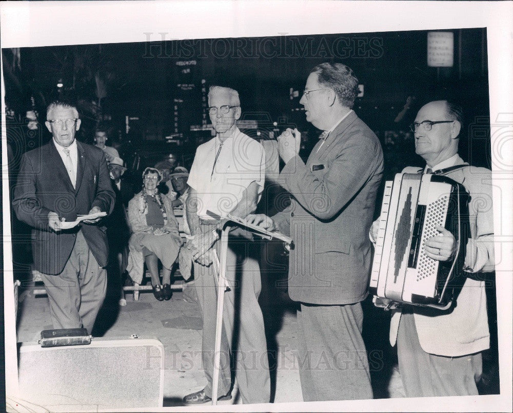 1964 St. Petersburg FL Christian Business Men&#39;s Committee Street Mtg Press Photo - Historic Images