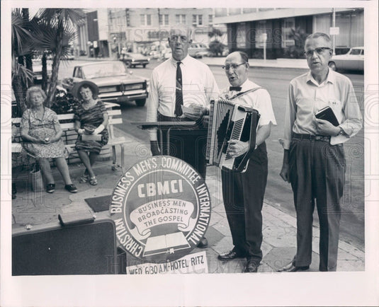 1966 St. Petersburg FL Christian Business Men's Committee Street Mtg Press Photo - Historic Images