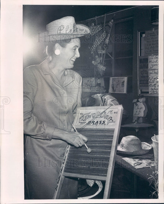 1967 Tampa Florida Gus & Lil's Plahoose Beer Tavern Press Photo - Historic Images