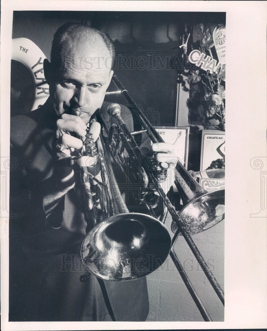 1967 Tampa Florida Gus & Lil's Plahoose Beer Tavern Dr Joseph Leone Press Photo - Historic Images