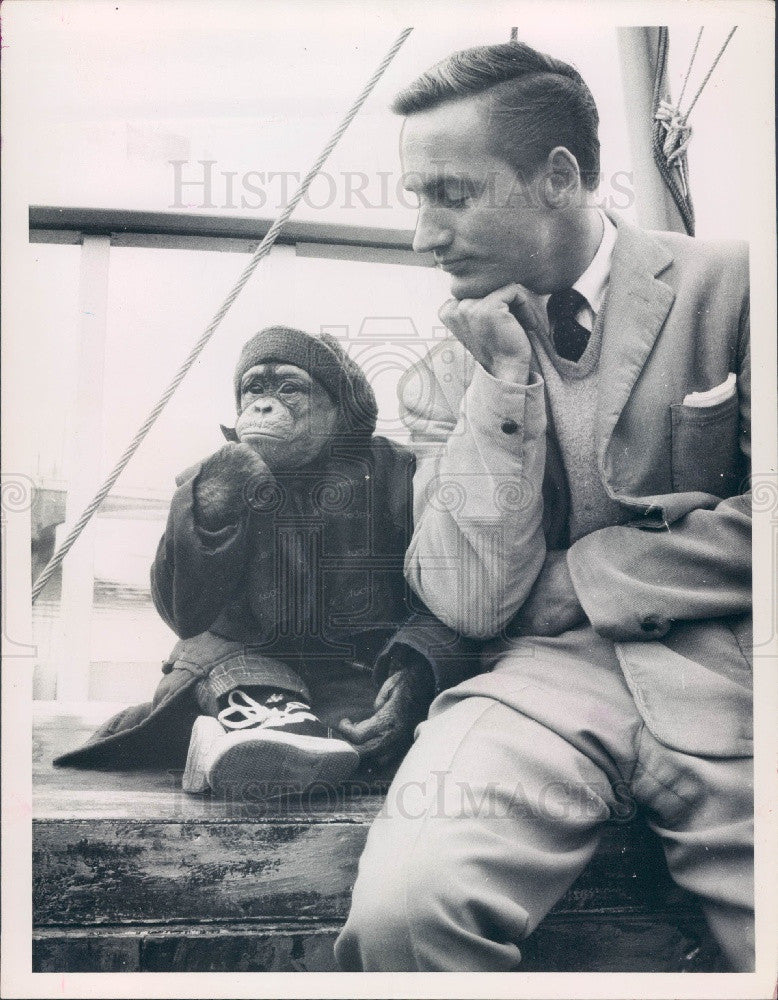 1958 Original Today Show Star Chimpanzee Kokomo Jr &amp; John McAleenan Press Photo - Historic Images