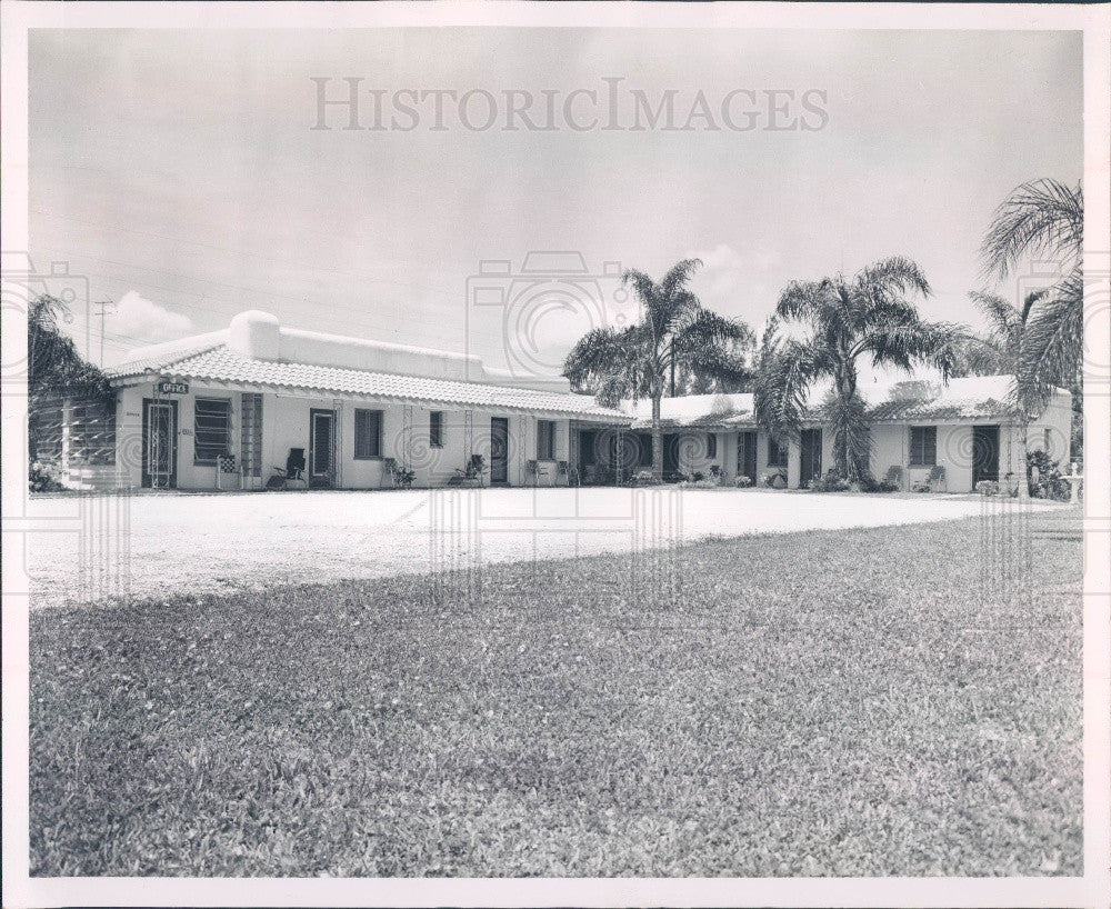 1957 St. Petersburg Florida Castle Court Motel Press Photo - Historic Images
