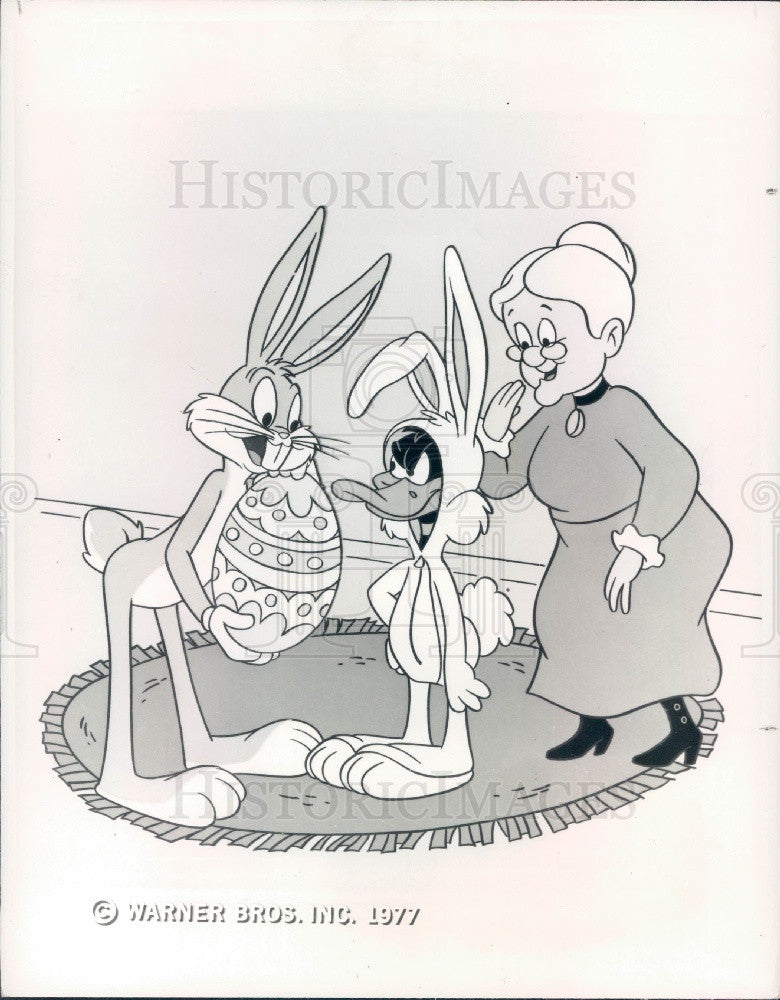 1985 Cartoon Characters Bugs Bunny, Daffy Duck &amp; Granny Press Photo - Historic Images