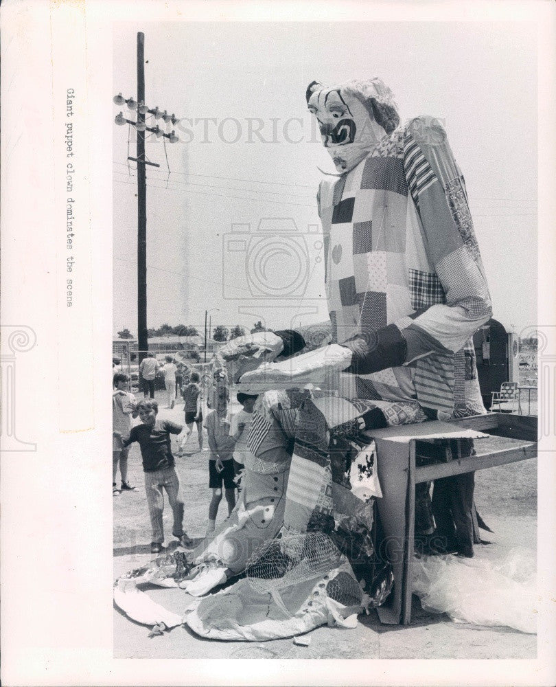 1971 Florida Meadowlawn Little League Carnival Giant Puppet Clown Press Photo - Historic Images