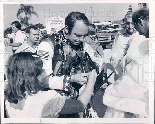 1977 St. Petersburg FL Northside Baptist Church Sky Diver Heyenbruch Press Photo - Historic Images