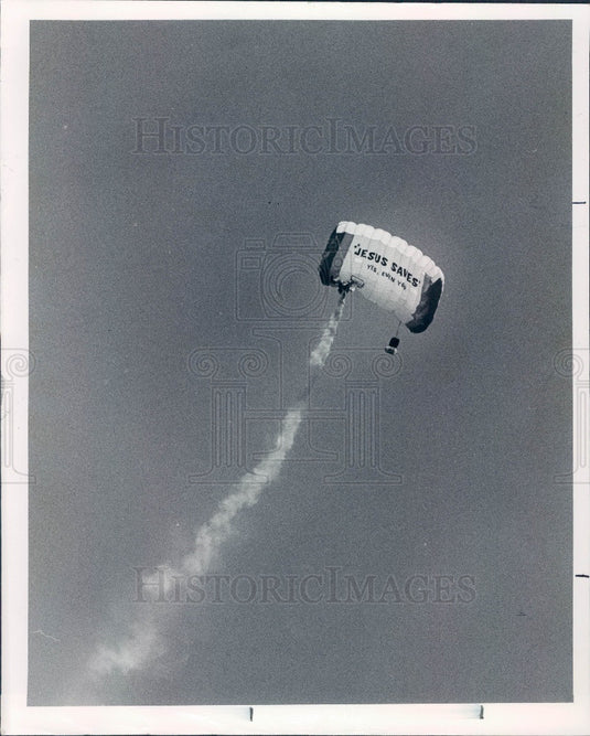 1977 St. Petersburg FL Northside Baptist Church Sky Diver Heyenbruch Press Photo - Historic Images