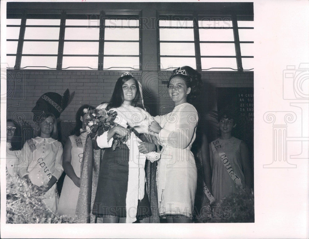 1969 Bradenton Florida Miss Southeast Mary Ann Forter &amp; Kathy Silver Press Photo - Historic Images