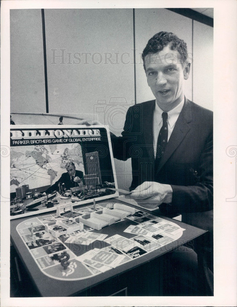1973 Parker Brothers Billionaire Game w/ VP Everett Morss Jr Press Photo - Historic Images