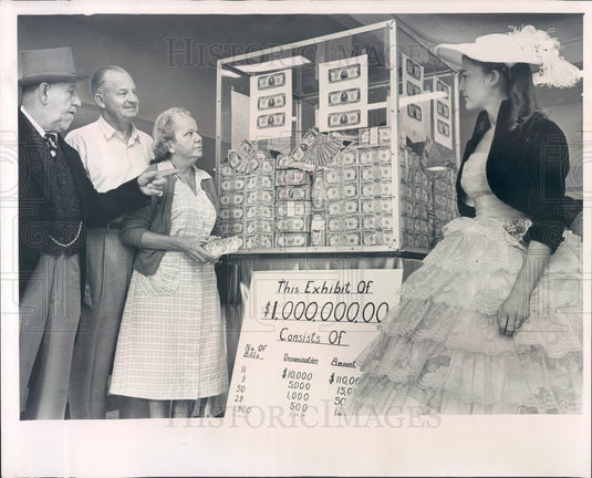 1964 St Petersburg Florida Southern Bank Pres Playford/1 Million $'s Press Photo - Historic Images