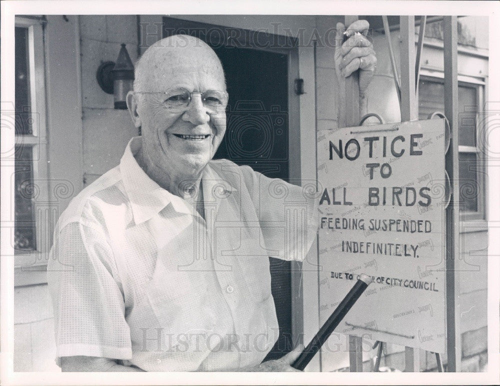 1962 St Petersburg, Florida No Bird Feeding due to Encephalitis Press Photo - Historic Images