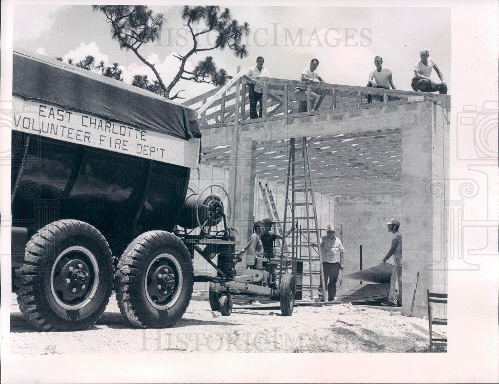 1971 East Charlotte, Florida Volunteer Fire Dept Roof Raising Press Photo - Historic Images