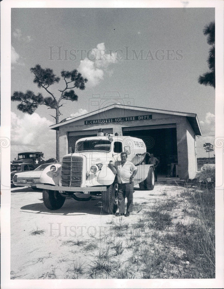 1972 E. Charlotte, Florida Vol Fire Dept Chief Colwell &amp; Tanker Press Photo - Historic Images