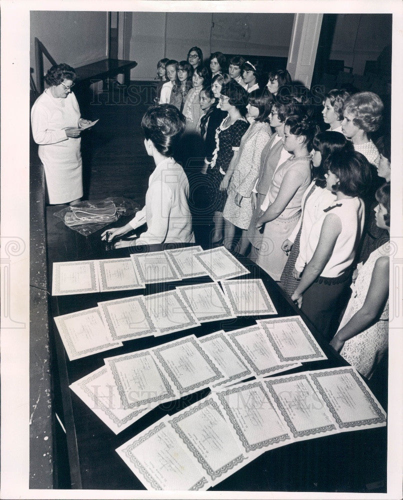 1966 St. Petersburg, Florida Charm School Graduation Press Photo - Historic Images