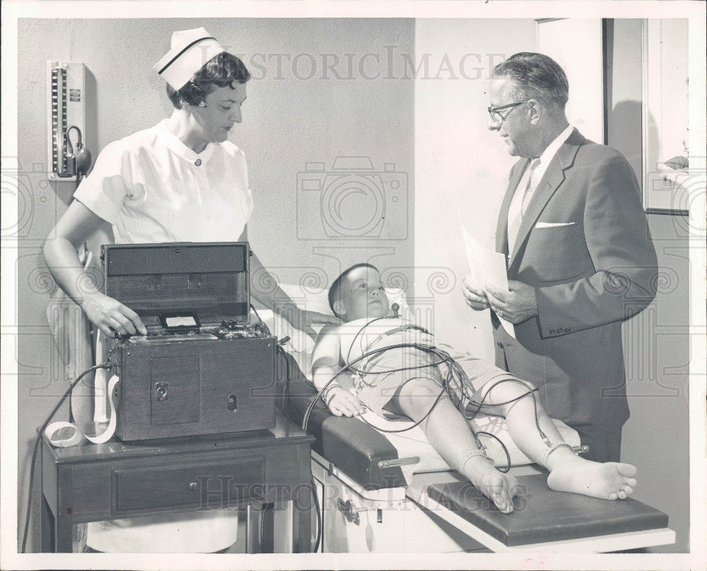 1959 Cardiac TV Program Moderator Dayt Saltsman ECG Demonstration Press Photo - Historic Images