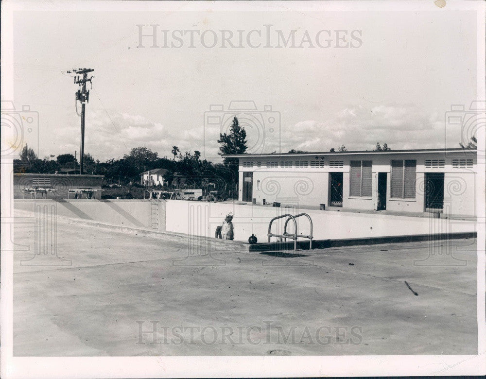 1954 St. Petersburg, Florida Wildwood Park Swimming Pool Press Photo - Historic Images