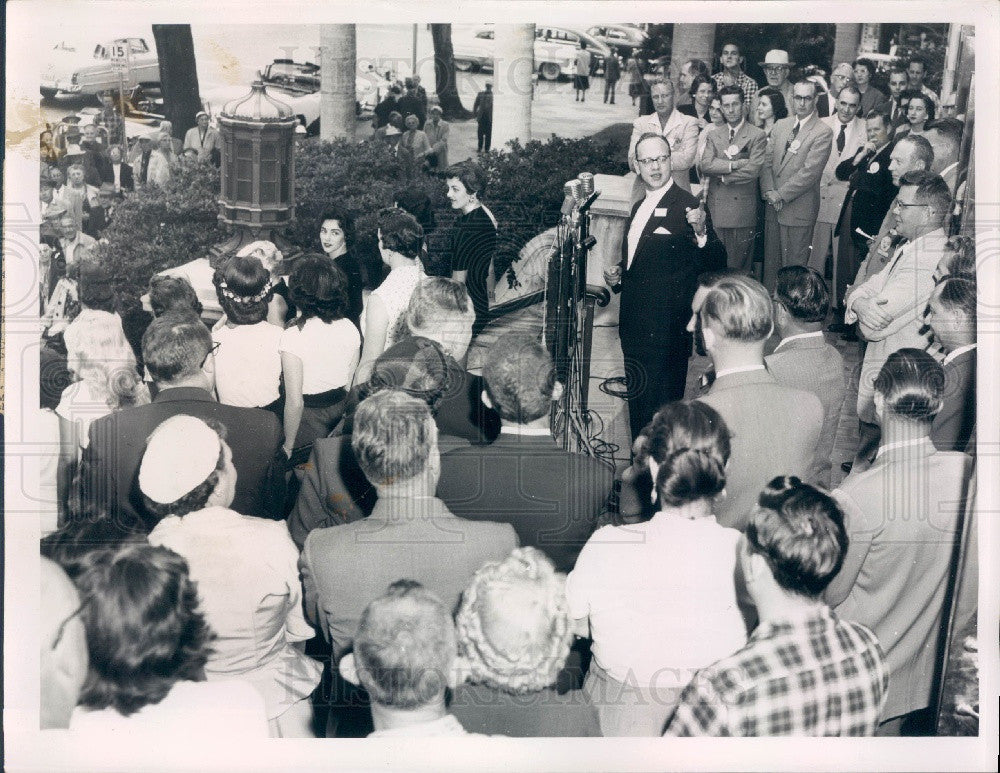 1954 Empire Studios Empire Theater Group Press Photo - Historic Images