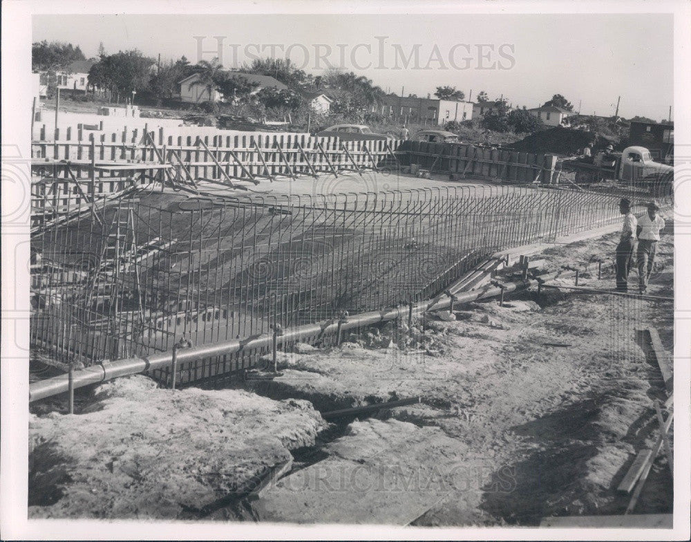 1953 St. Petersburg, Florida Wildwood Park Pool Construction Press Photo - Historic Images