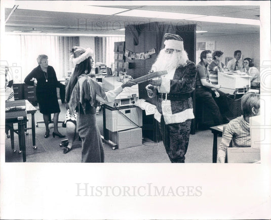 1977 St Petersburg Florida Times Cartoonist Don Addis Press Photo - Historic Images