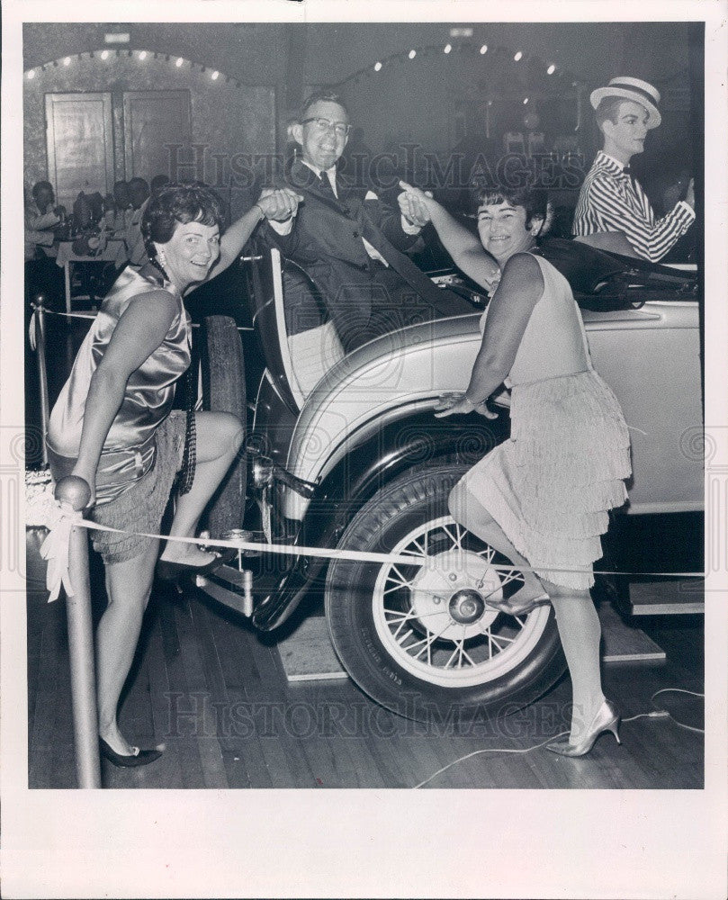 1966 Woman&#39;s Service League Wo-Se-Lea Ball Charleston Contest Press Photo - Historic Images