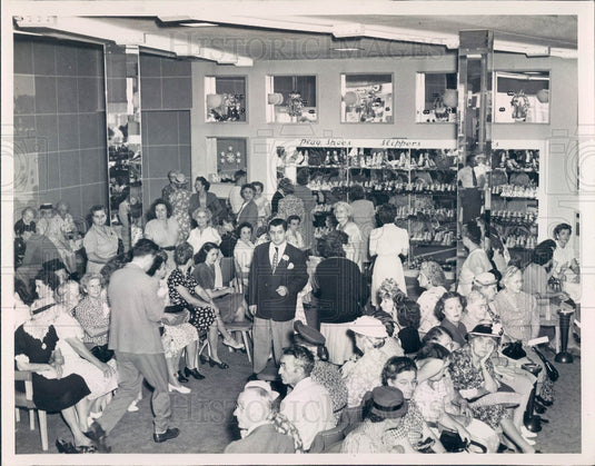 1947 St Petersburg Florida A. S. Beck Shoe Store Press Photo - Historic Images