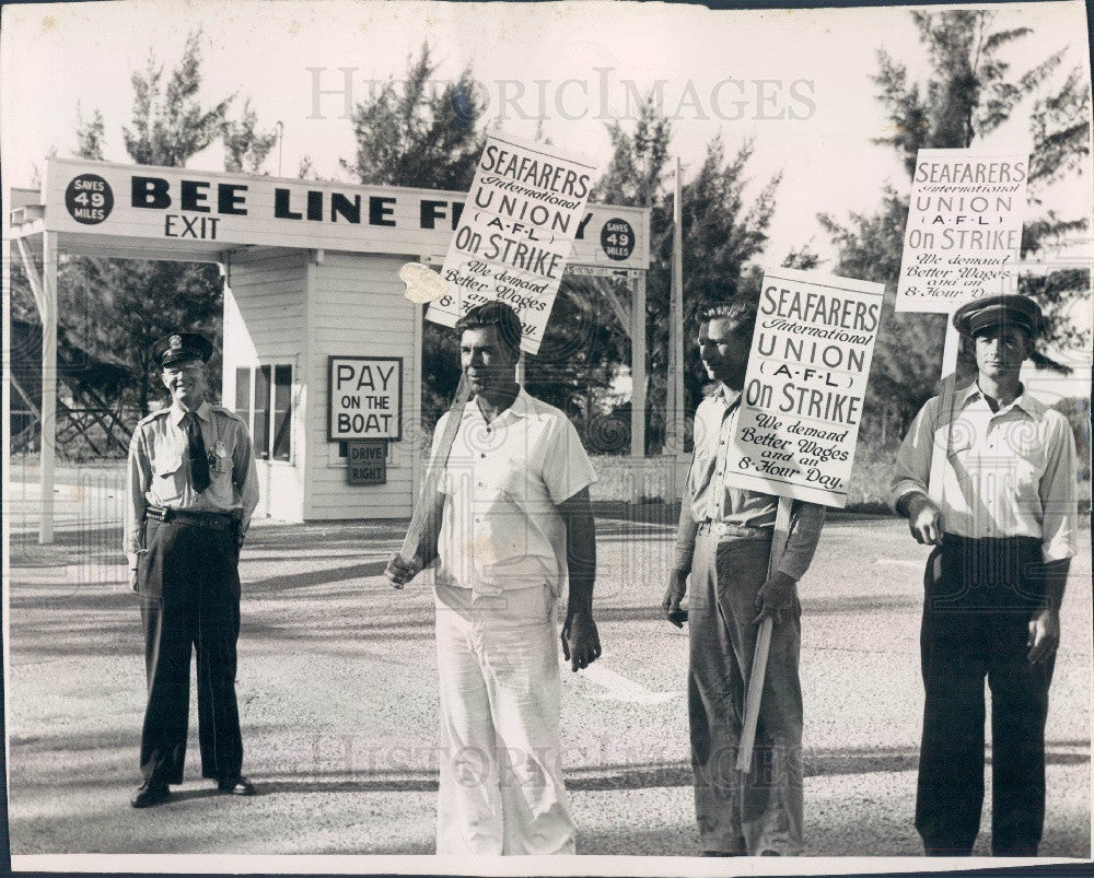 1946 St Petersburg Florida Bee Line Ferry Picketers Press Photo - Historic Images