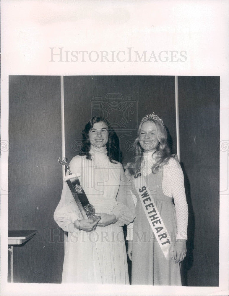 1974 Tampa, Florida Miss Sweetheart Erin Hanahan &amp; Vicki Thomassen Press Photo - Historic Images