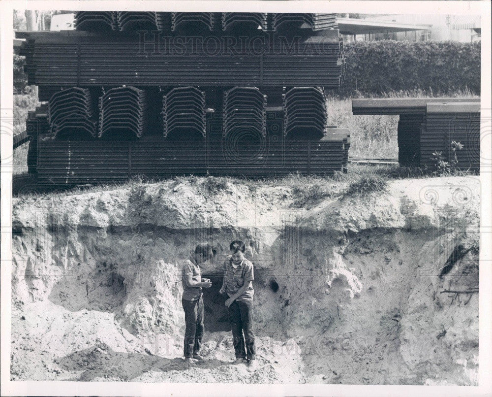 1965 St. Petersburg FL Bear Creek Retaining Wall Construction Site Press Photo - Historic Images