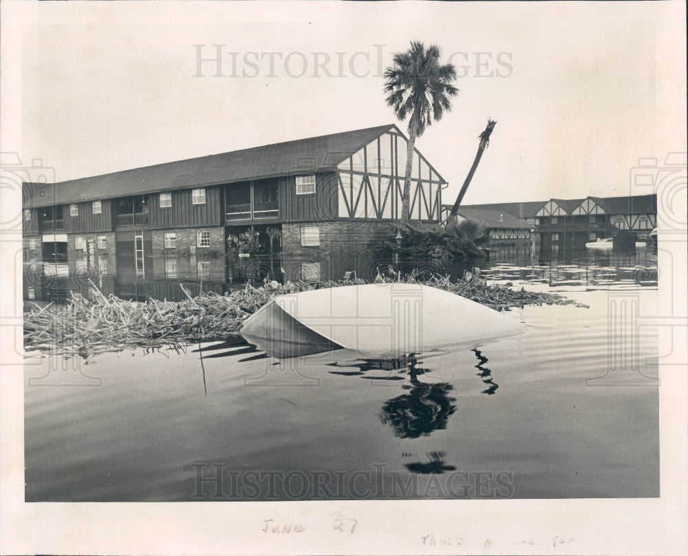 1974 St. Petersburg, Florida Camelot Apartments Flooded Press Photo - Historic Images