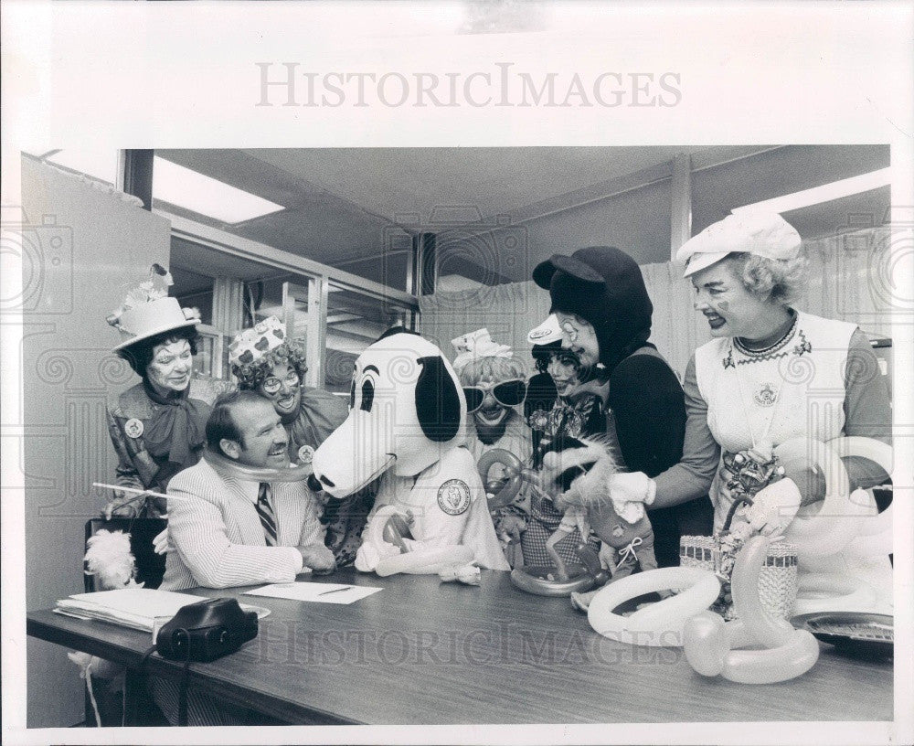 1980 St. Petersburg, Florida CLOVES Clowns All Children&#39;s Hospital Press Photo - Historic Images