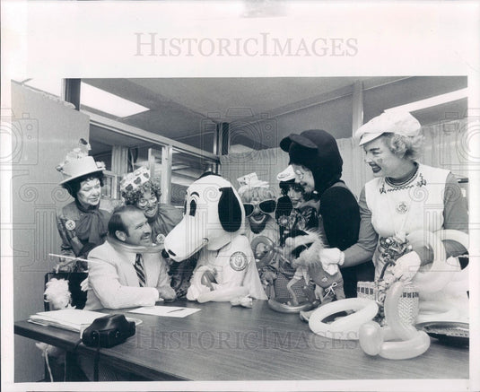 1980 St. Petersburg, Florida CLOVES Clowns All Children's Hospital Press Photo - Historic Images