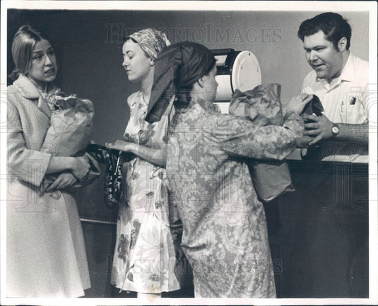 1974 Hollywood Actors Ken LeTraunik & Michelle Faith Press Photo - Historic Images