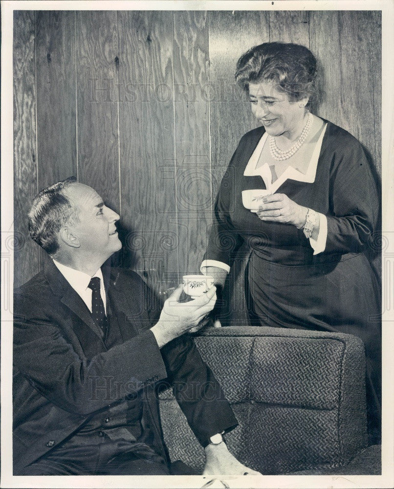 1962 Hollywood Actors Gertrude Berg &amp; Barnard Hughes Press Photo - Historic Images