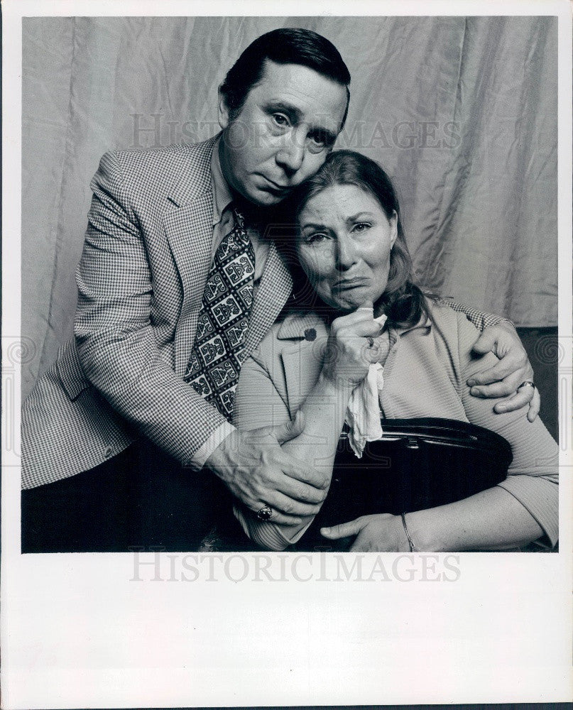 1972 Hollywood Actors Bruce Kirby &amp; Isa Thomas Press Photo - Historic Images