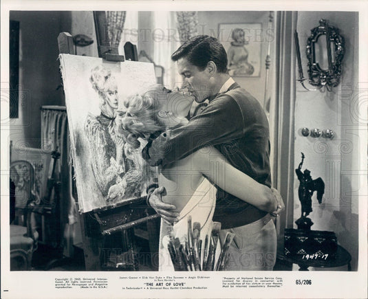 1965 Hollywood Actors Dick Van Dyke & Elke Sommer Press Photo - Historic Images