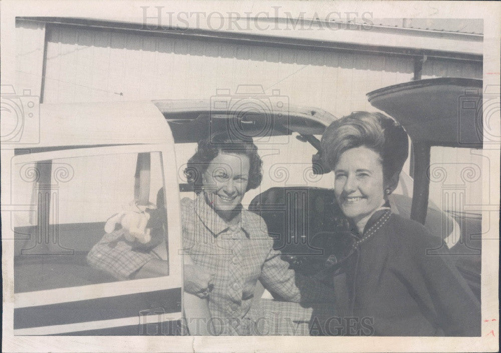 1968 Denver CO Aviators Jan Gammel &amp; Helen Maxson Angel Derby Press Photo - Historic Images