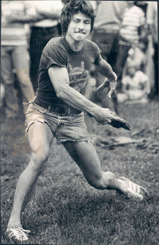 1978 Weston IL Fermilab Corn Roast Buffalo Chip Tossing Contest Press Photo - Historic Images