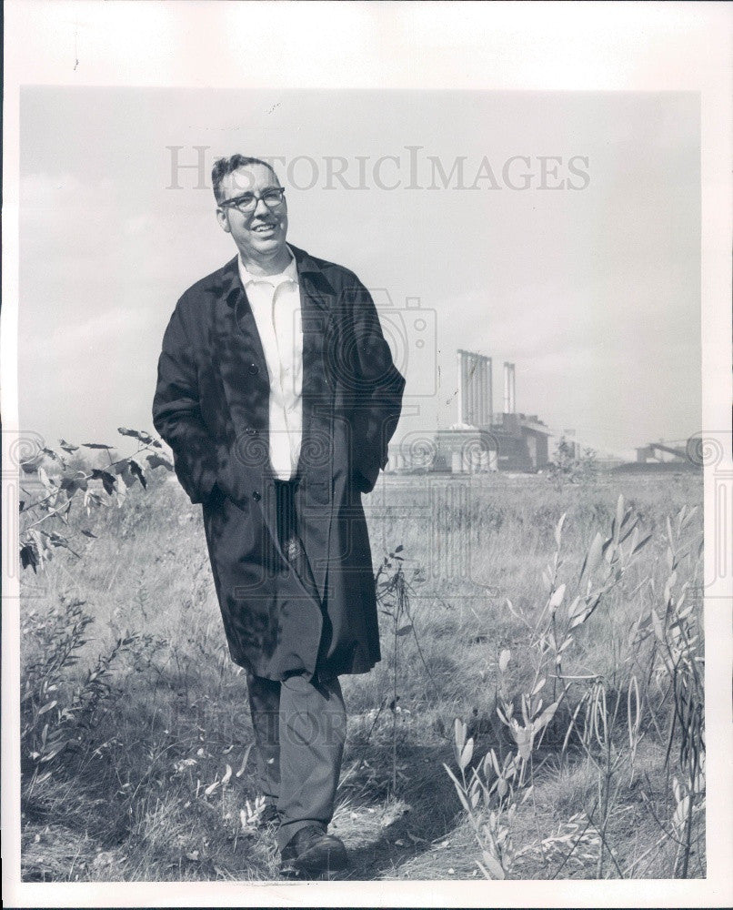 1969 Detroit, Michigan Naturalist Charles Schad at Belle Isle Press Photo - Historic Images