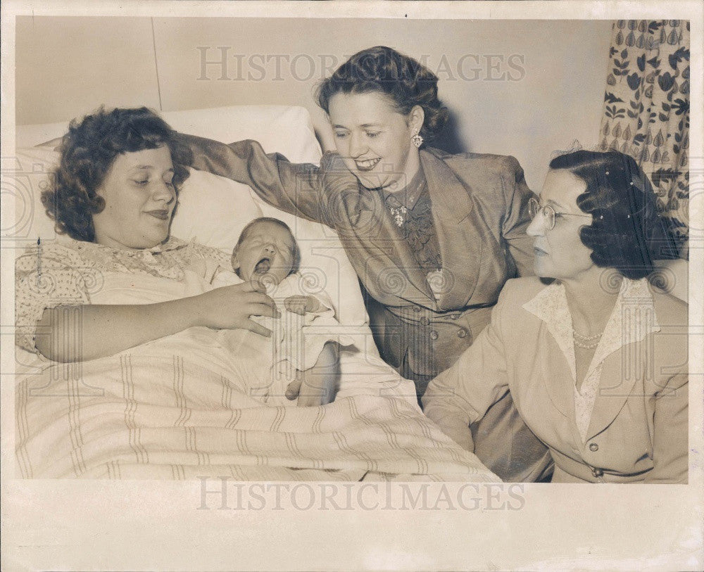 1954 Dearborn, Michigan Wilcox Family, 4 Generations Under 50 Press Photo - Historic Images