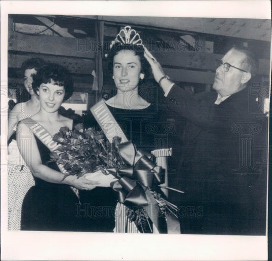 1961 Illinois State Fair Pork Queens Kay Eckemeier & Marilyn Bailey Press Photo - Historic Images