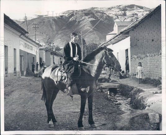 1961 Peru Andes Maryknoll, NY Missioner & Quechua Indians Press Photo - Historic Images