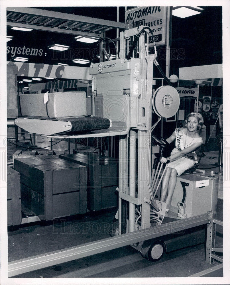 1963 Chicago, Illinois Automatic Lift Truck Press Photo - Historic Images