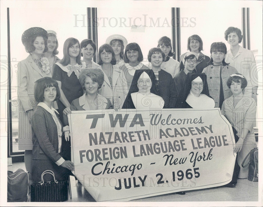 1965 Chicago, Illinois Nazareth Academy French Language Students Press Photo - Historic Images