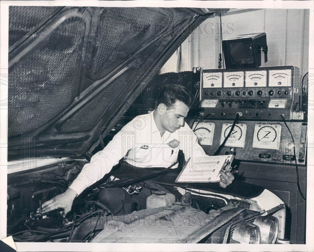 1967 Chicago, Illinois Goodyear Service Store Inspector John Guido Press Photo - Historic Images